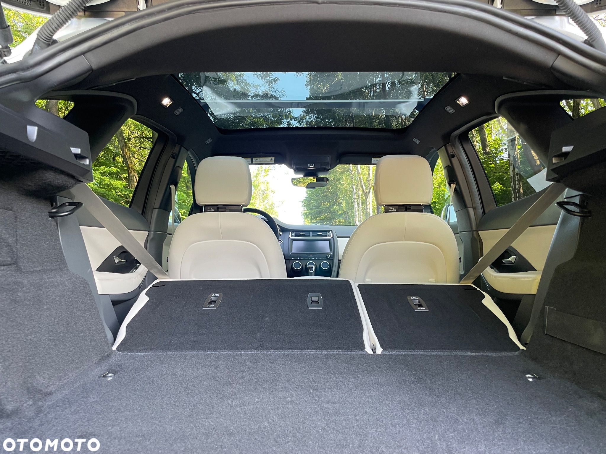 Jaguar E-Pace P250 AWD R-Dynamic SE - 16