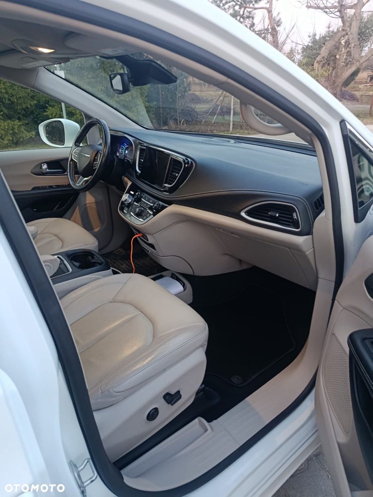 Chrysler Pacifica - 14