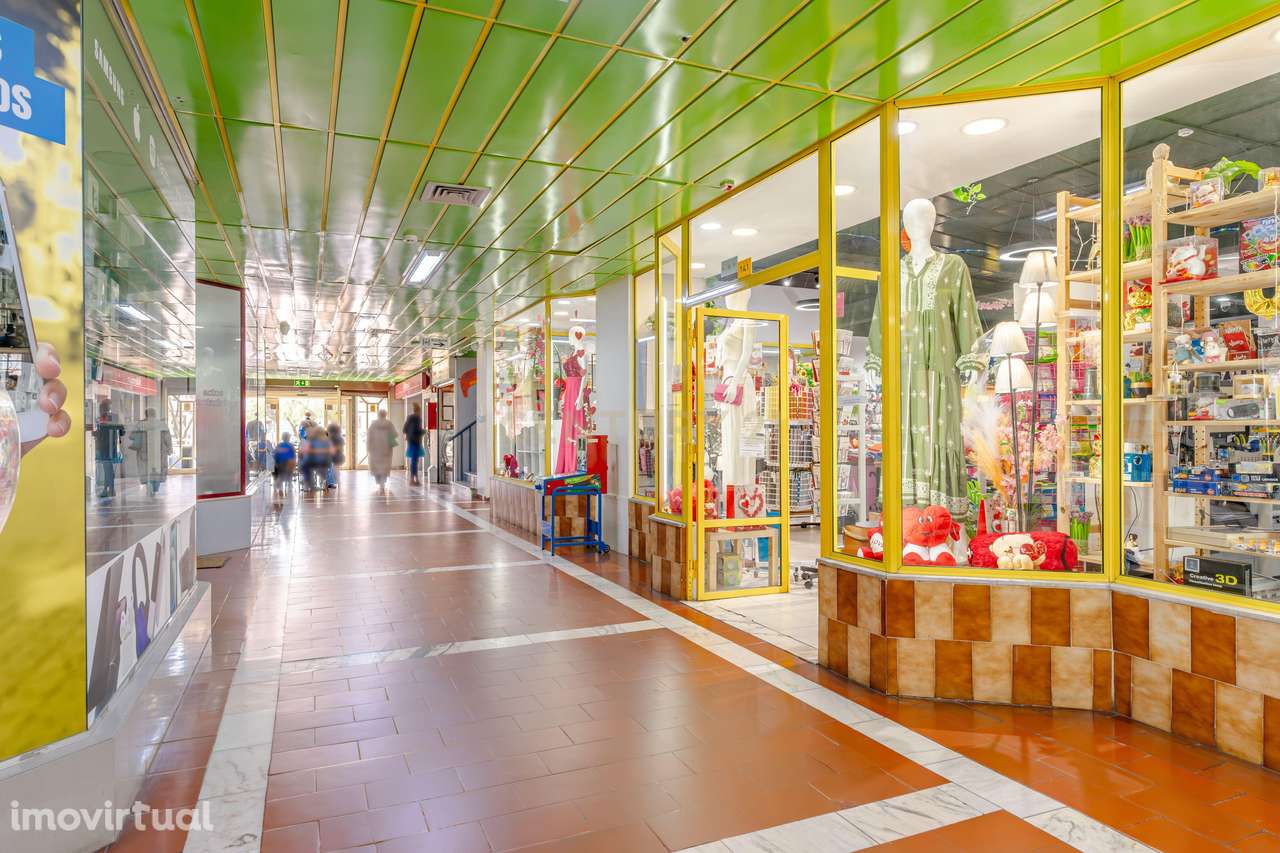 Loja no Centro Comercial da Amora - Grande imagem: 4/11