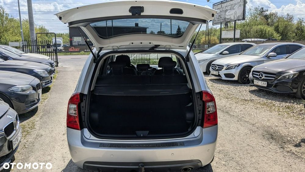 Kia Carens - 32
