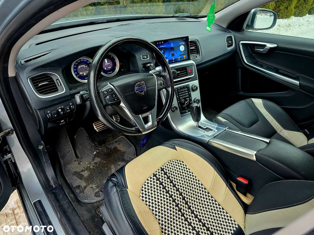Volvo V60 D4 Geartronic RDesign - 13