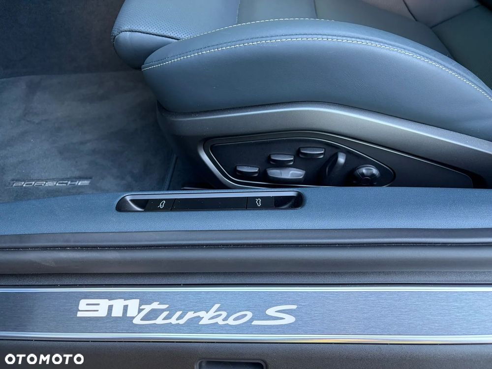 Porsche 911 Turbo S - 28