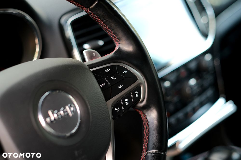 Jeep Grand Cherokee - 24