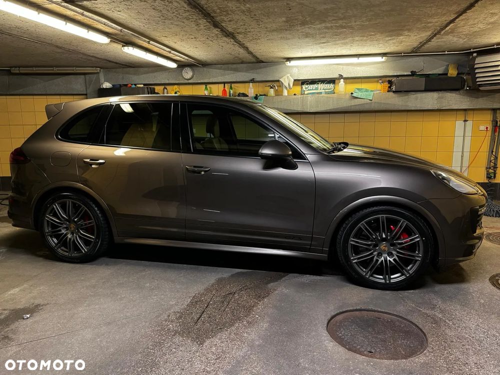 Porsche Cayenne GTS - 24