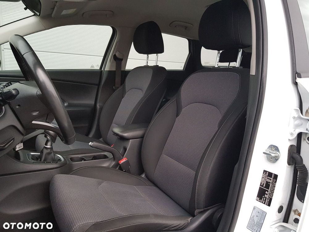 Hyundai i30 1.5 DPI Classic + - 16