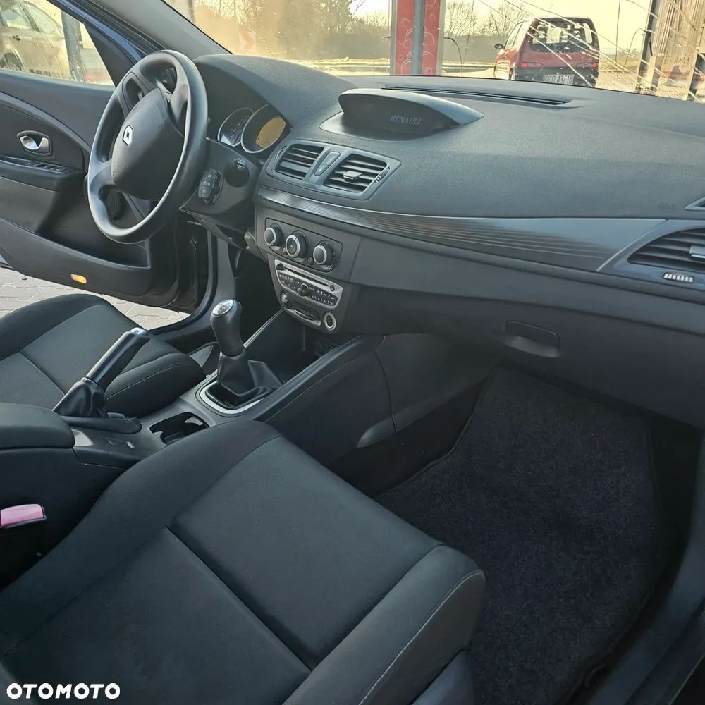 Renault Megane 1.6 16V 110 Paris - 9