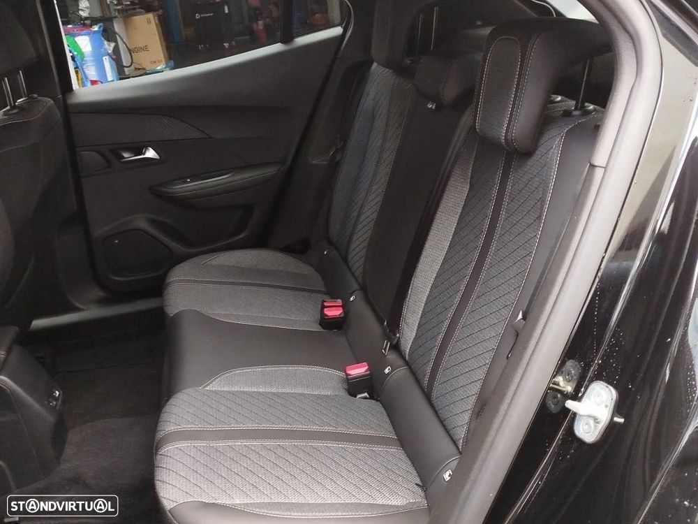Peugeot e-2008 54 kWh Allure - 10