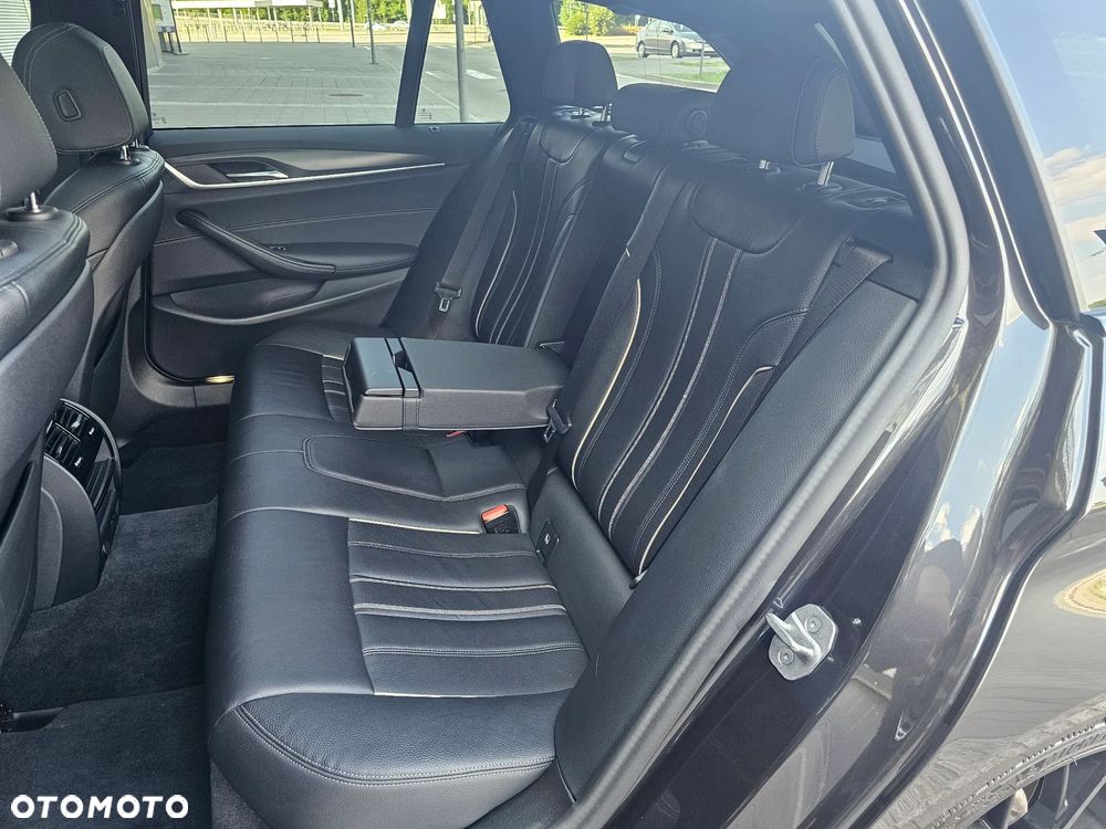 BMW Seria 5 520d xDrive M Sport Edition - 13