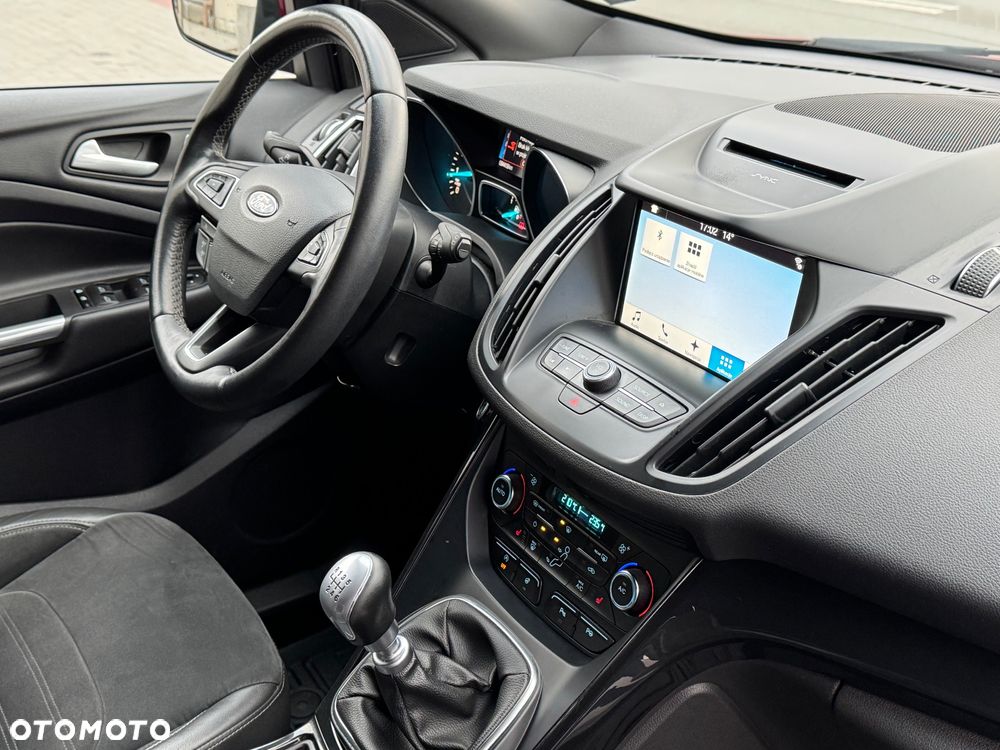 Ford Kuga 1.5 EcoBoost 2x4 ST-Line - 35