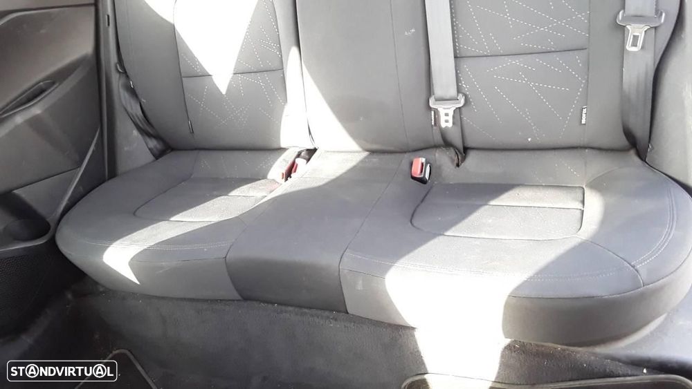 BANCOS TRASEIROS KIA RIO UB - 1