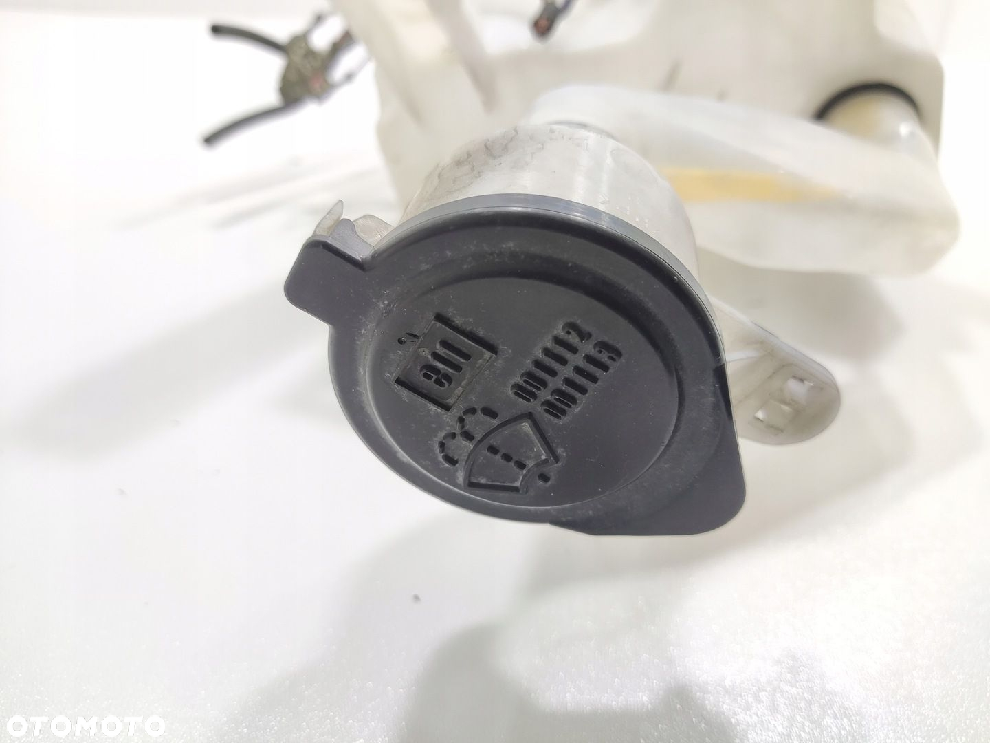ZBIORNICZEK PŁYNU DO SPRYSKIWACZY TOYOTA PRIUS III 2009-2015 - 4