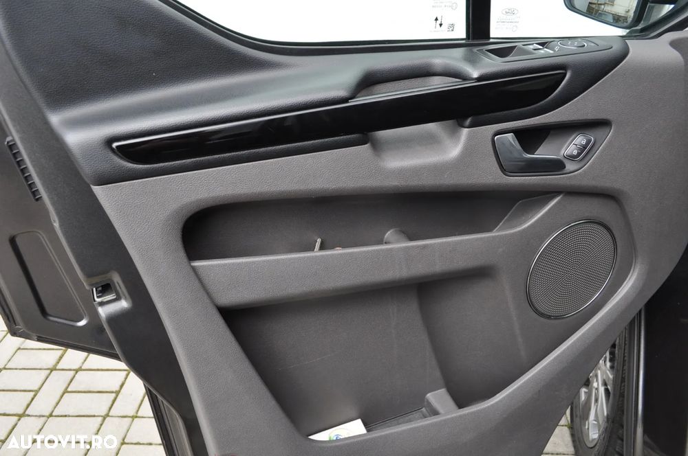 Ford Tourneo Custom Bus 320 2.0 EcoBlue 130 CP L2H1 Titanium Aut. - 34