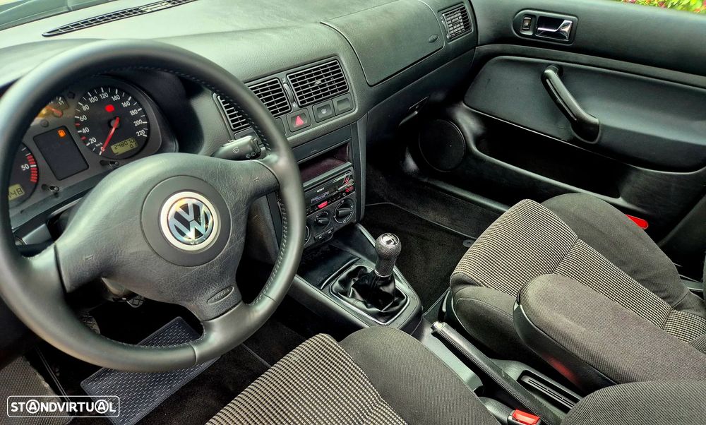 VW Golf 1.9 TDi 25 Anos - 33