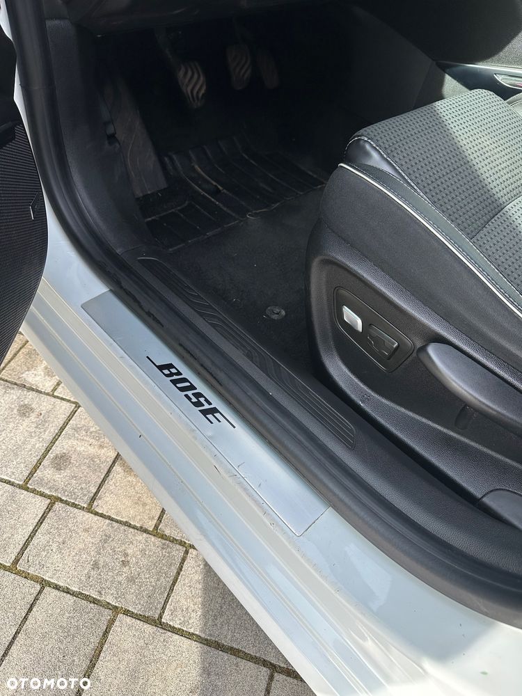 Renault Megane ENERGY TCe 130 BOSE EDITION - 12