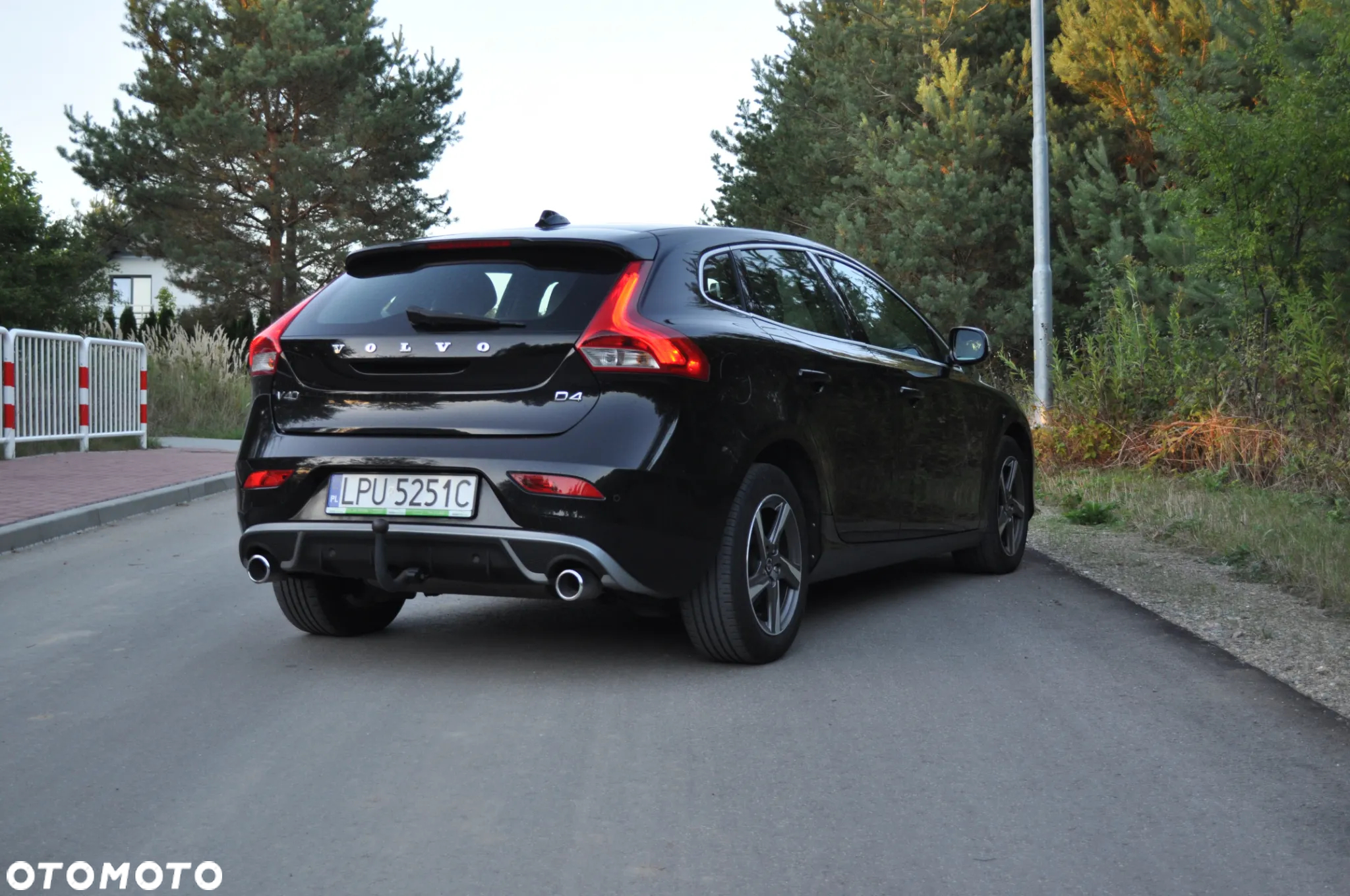 Volvo V40 D4 Drive-E R-Design Summum - 3