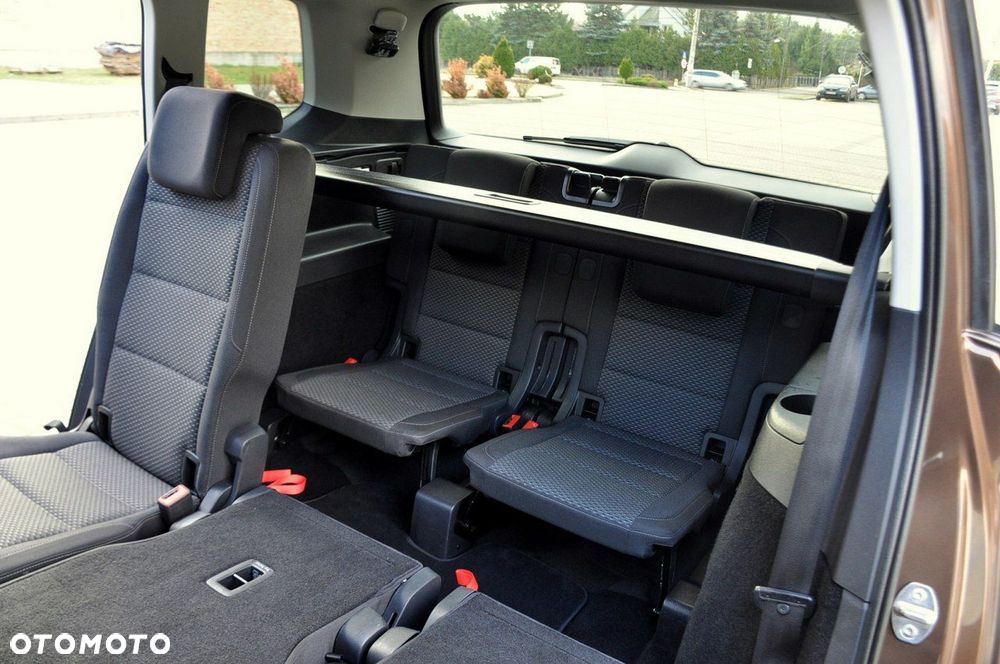 Volkswagen Touran - 20