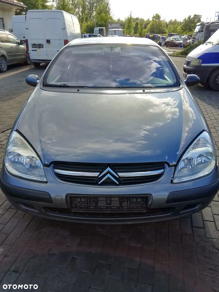 Citroen C5 I przed Lift (01-04r.) 1.8B 115KM. Silnik 6FZ EW7J4 Skrzynia 20DL29 lakier EYT.Cały na części. GWARANCJA !!! Przód Tył Zestaw Komplet Drzwi Klapa Zderzak Błotnik Maska Grill Atrapa Szyba Pas Lampa Lusterko Boczki Fotel Kanapa Kokpit Deska Rozdzielcza Przełącznik Włącznik Sterownik Przewody Wiązka Instalacja Moduł Komputer Czujnik Listwa Pompa Alternator Wtryski Głowica Rozrusznik Kompresor Sprzęgło Dwumas Silnik Skrzynia ABS Klimatyzacji Paliwa Wspomagania Kolektor Turbina Przepustnica Zawór Chłodnica Koło Hak Belka Sanki Zawieszenie Mcpherson Półoś Amortyzator Wydech Tłumik Zacisk Most - 2