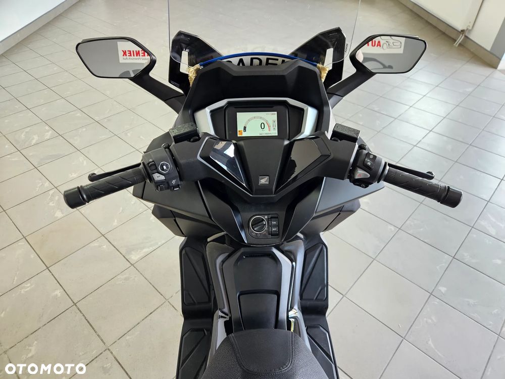 Honda NSS - 11