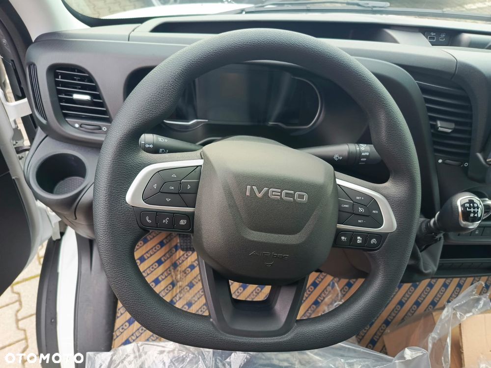 Iveco Daily 35S18HV 12M3 dostępny od ręKi - 18