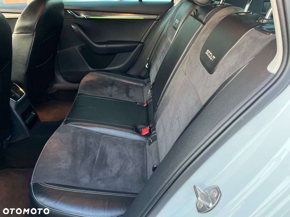 Skoda Octavia 2.0 TDI DSG 4x4 Scout - 14