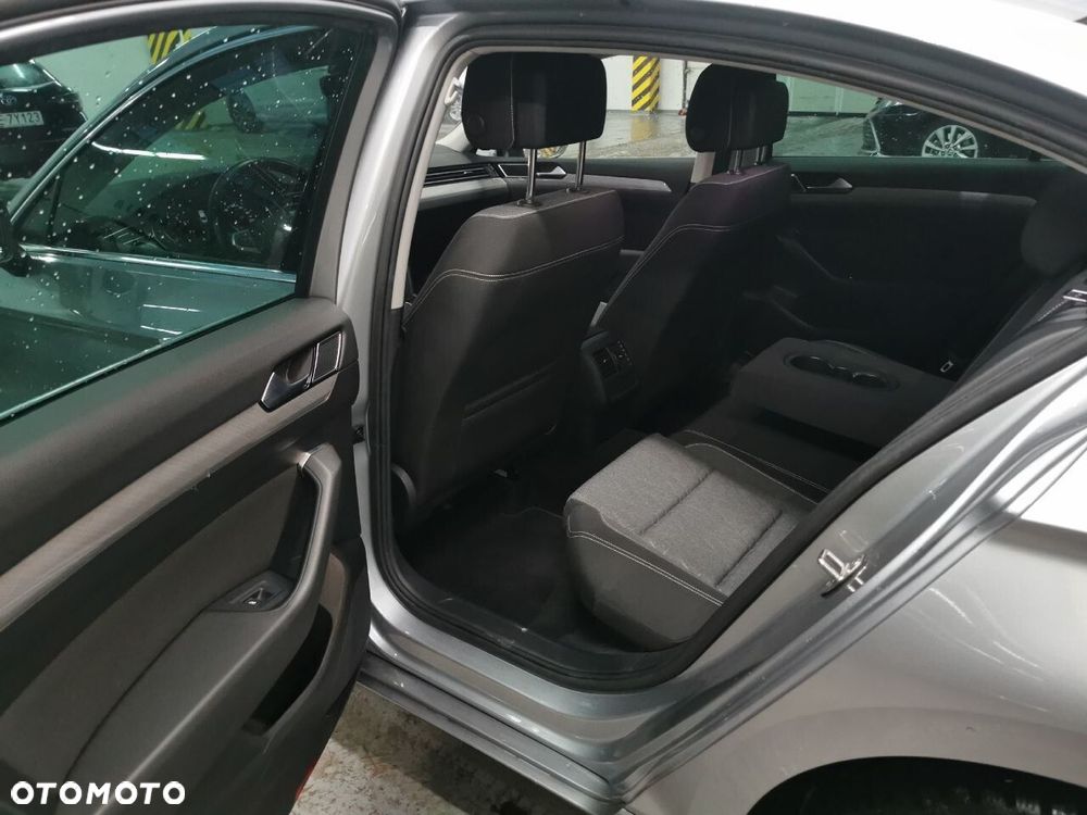 Volkswagen Passat - 9