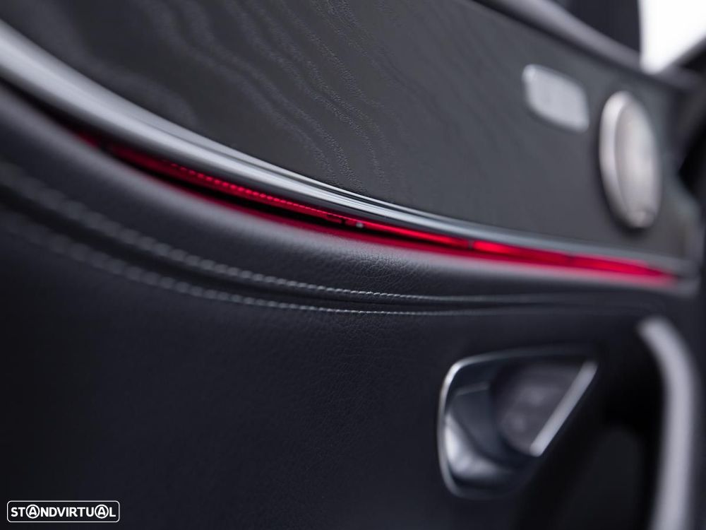 Mercedes-Benz E 300 de 4Matic 9G-TRONIC AMG Line - 17