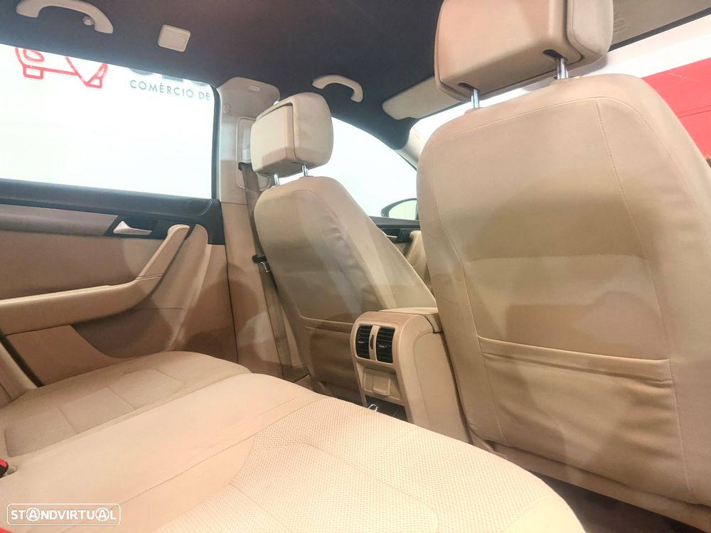 VW Passat Variant 1.6 TDI BlueMotion - 11