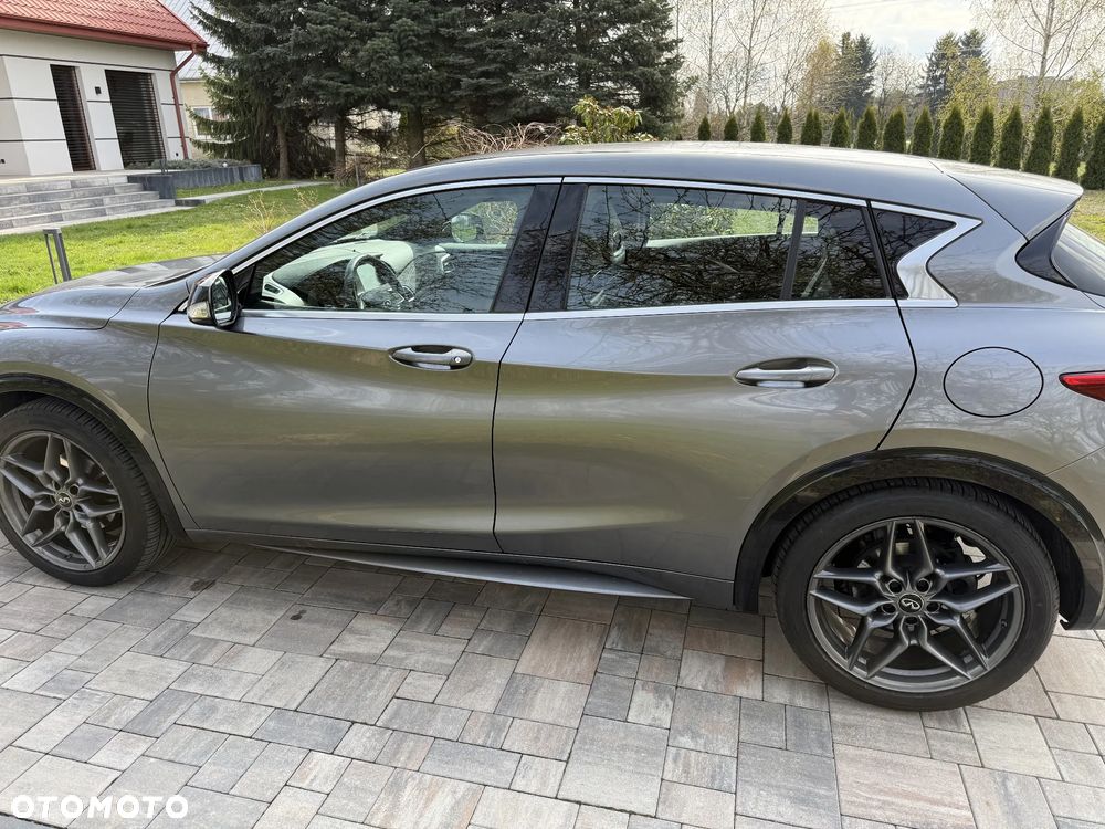 Infiniti Q30 1.6t DCT Sport - 3