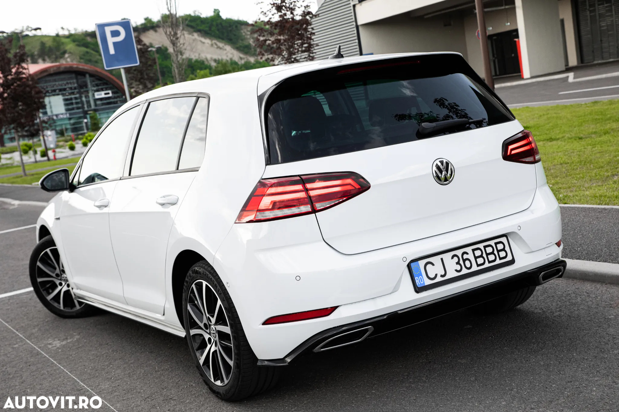 Volkswagen Golf 2.0 TDI Highline - 40