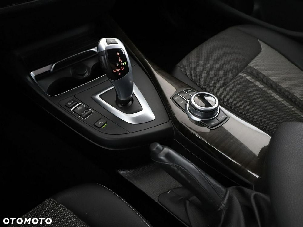 BMW Seria 1 120d xDrive Urban Line - 29