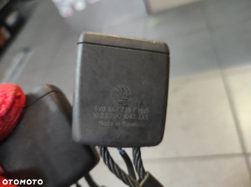 SKODA FABIA 3 ZAPINKA PASA TYLNA 6V0857739F WYSYŁKA !!!!!! - 3