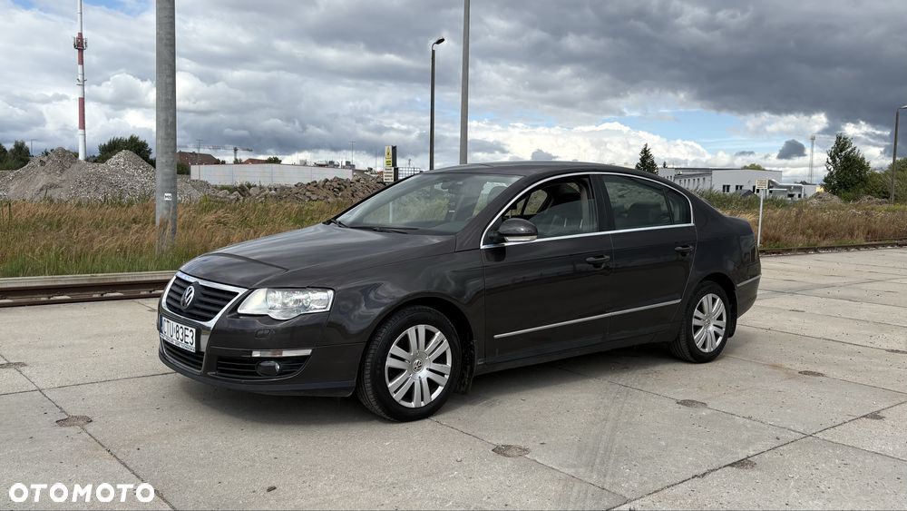 Volkswagen Passat - 1