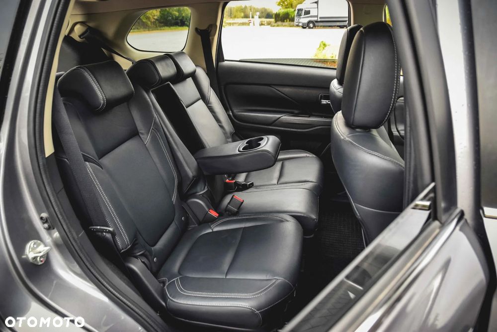 Mitsubishi Outlander 2.0 Intense + Navi 4WD CVT - 18