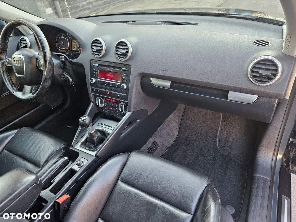 Audi A3 Sportback 1.6 TDI DPF Ambiente - 14