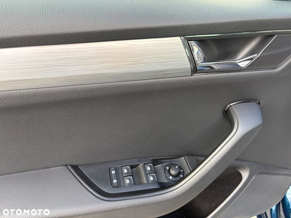 Skoda Superb 2.0 TDI DSG Ambition - 32