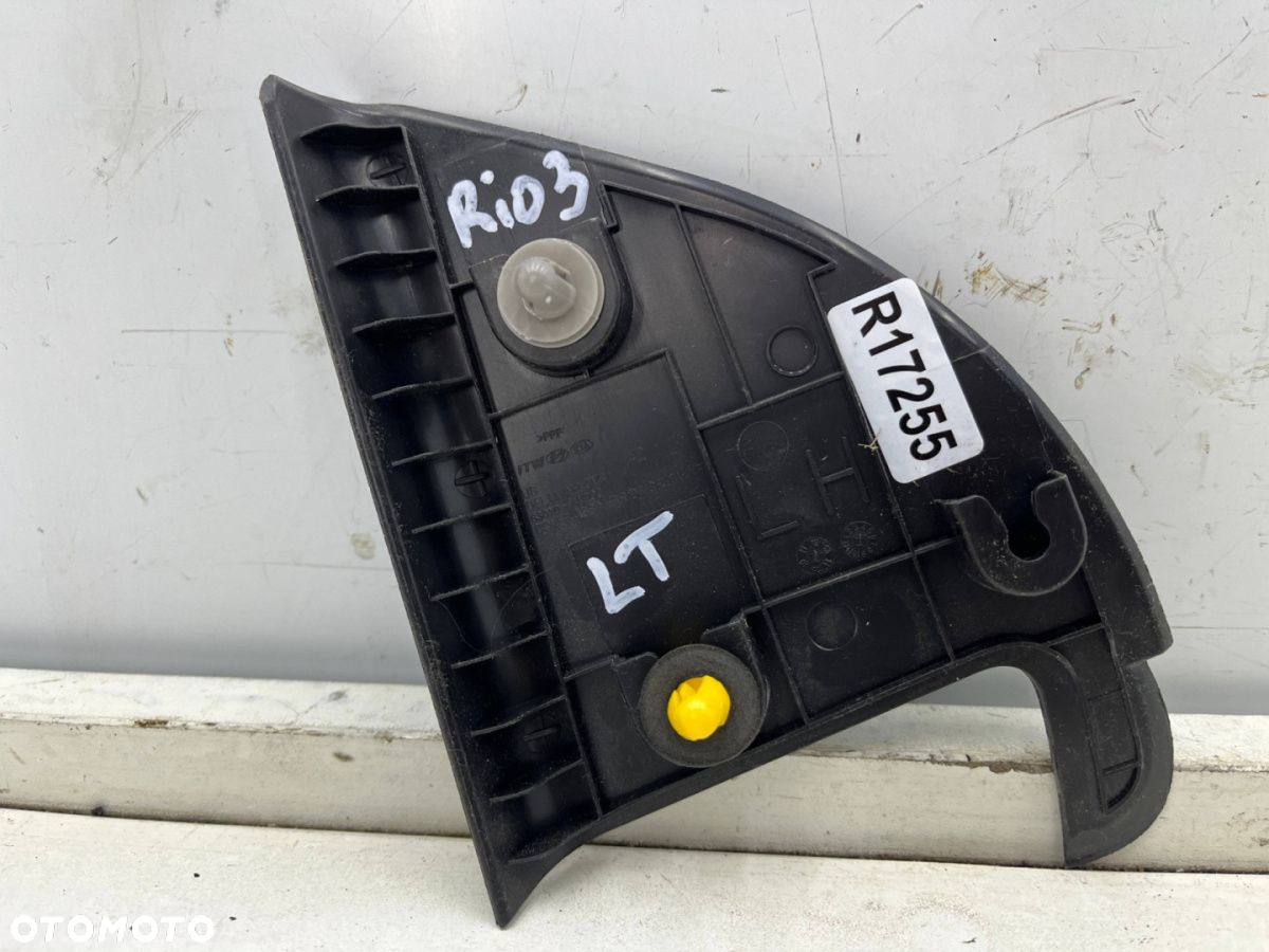 Plastik Kia Rio 3 III 11-17r HB 5Drzwi lewa tylna węwnętrzna osłona zaślepka nakładka trójkąt drzwi - 4