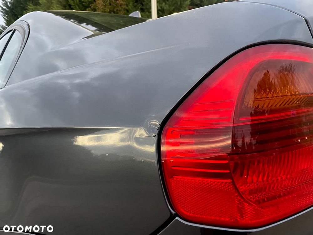 BMW Seria 3 320i - 25
