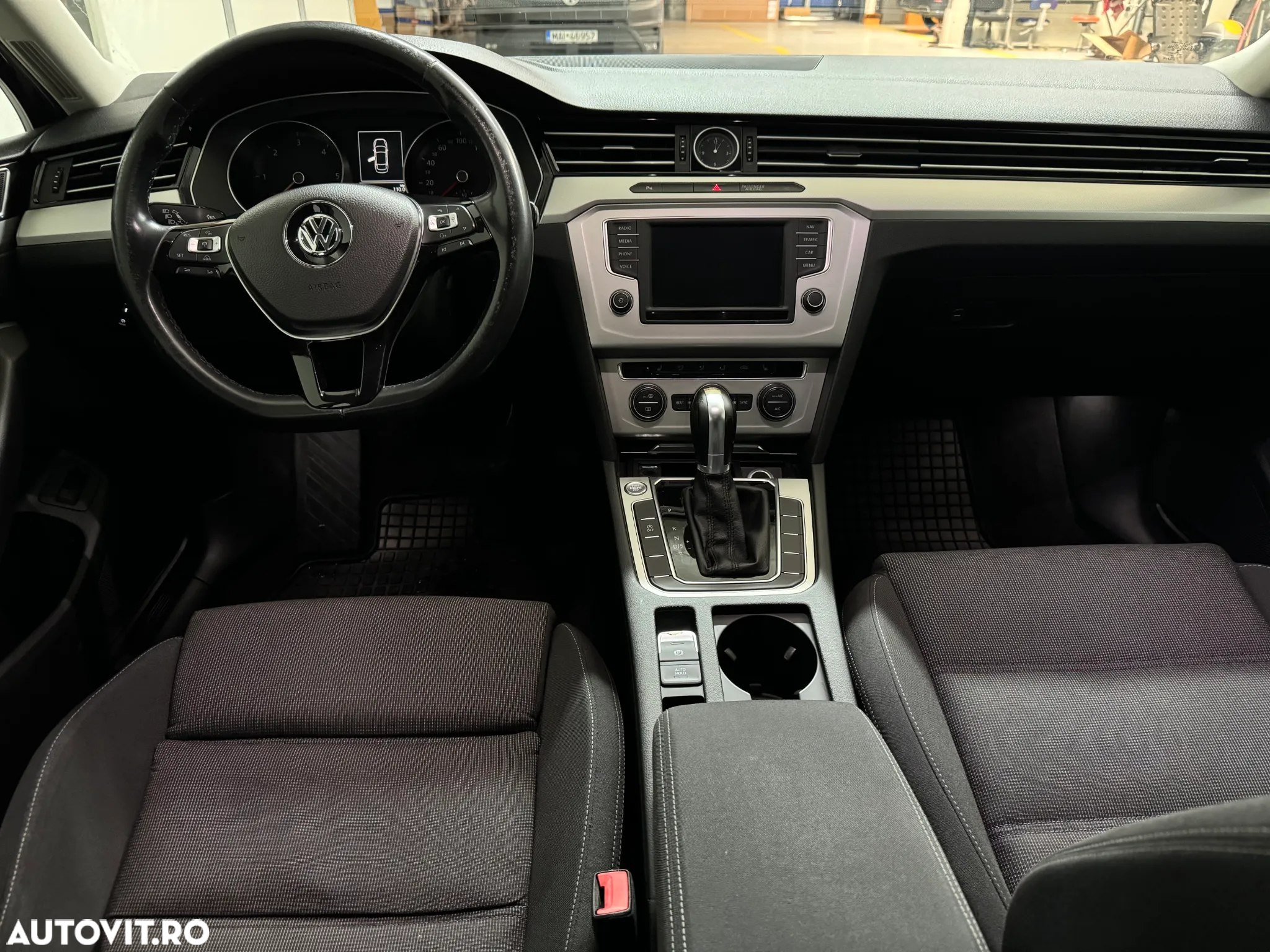 Volkswagen Passat 2.0 TDI DSG Comfortline - 11
