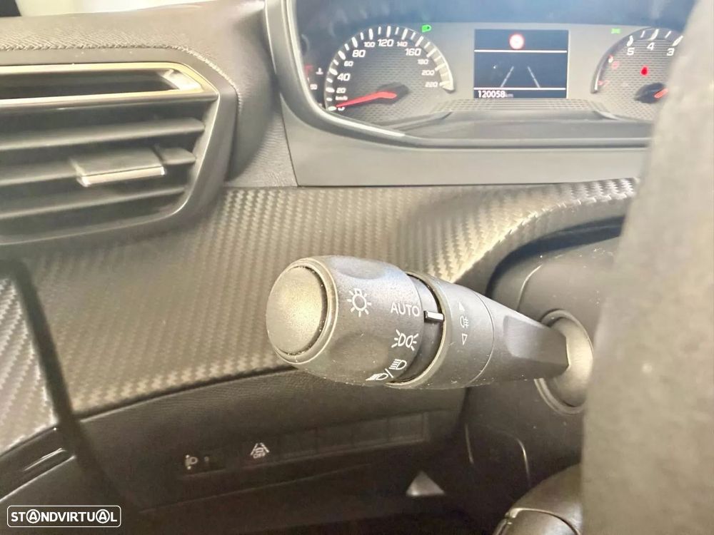 Peugeot 2008 1.2 PureTech Allure - 18