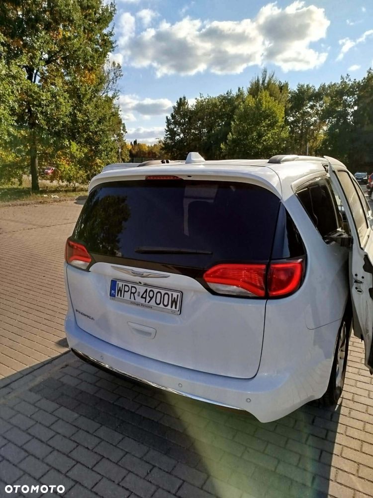 Chrysler Pacifica - 5