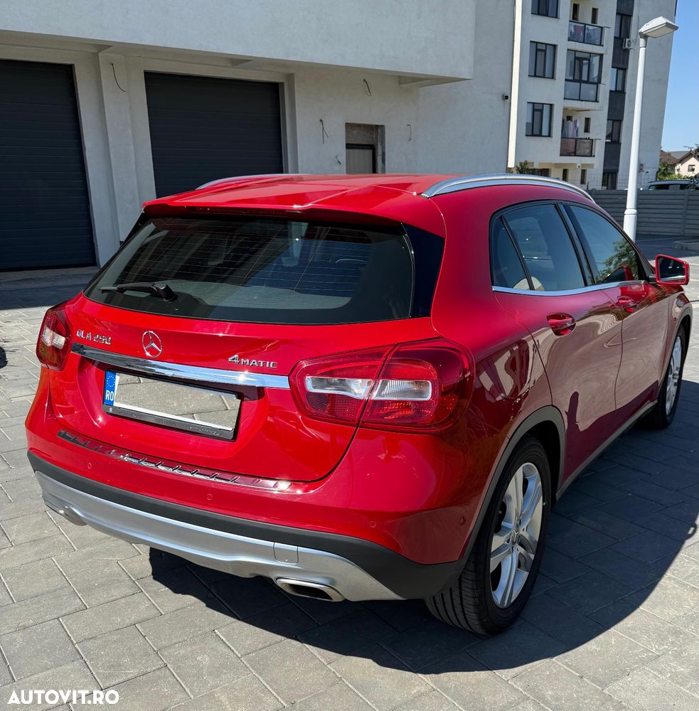 Mercedes-Benz GLA 250 4MATIC 7G-DCT - 23