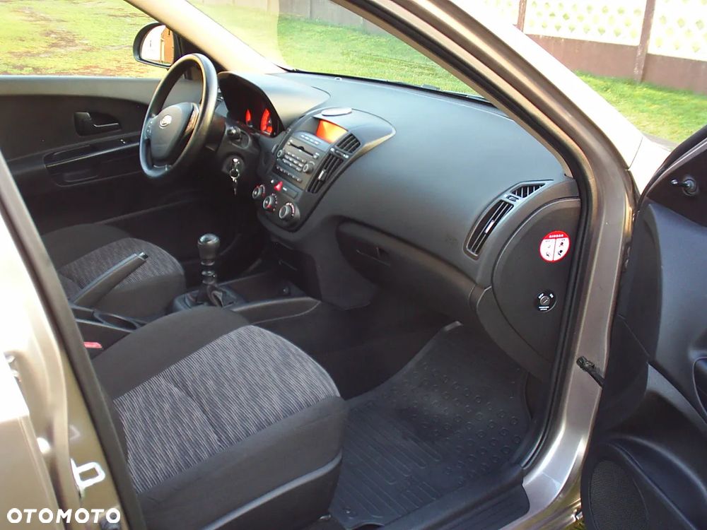 Kia Ceed 2009 photo 3