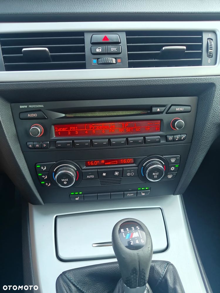 BMW Seria 3 320i - 30
