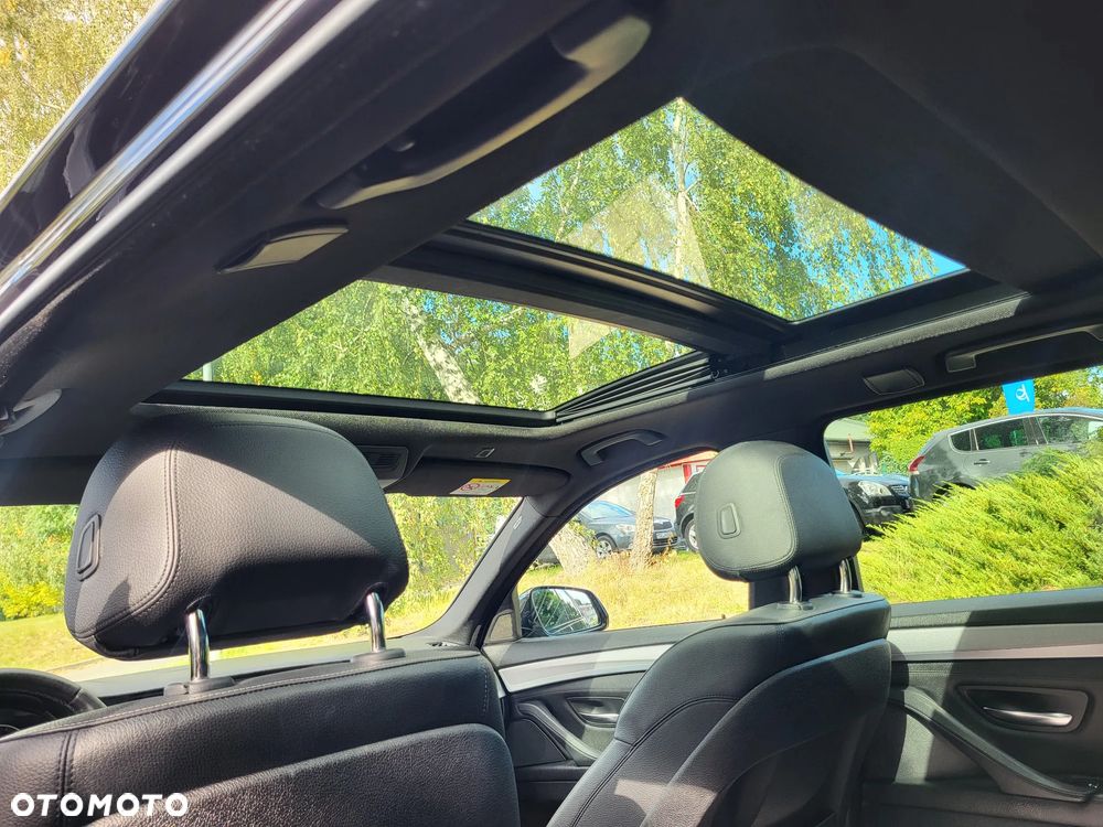 BMW Seria 5 525d xDrive - 15