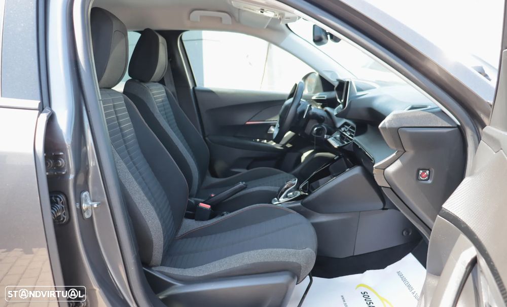 Peugeot 2008 1.2 PureTech Active EAT8 — fotografia 13