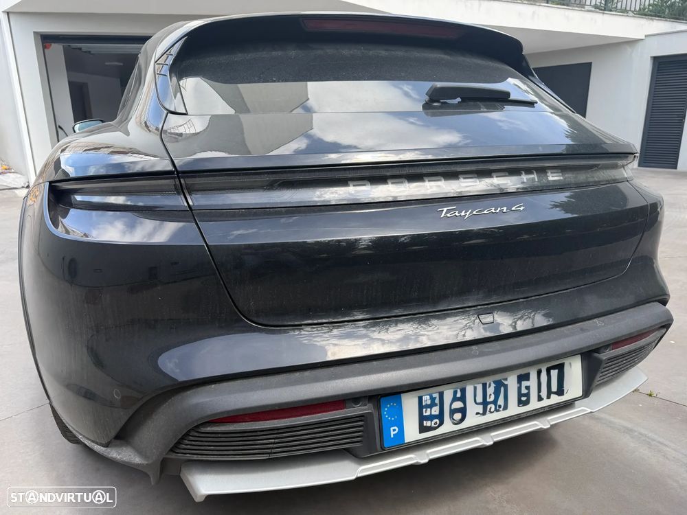 Porsche Taycan Cross Turismo 4 - 6