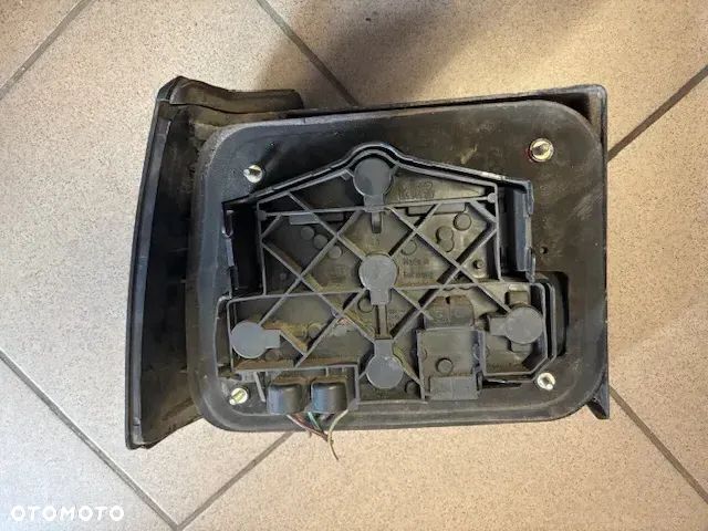 LAMPA TYŁ PRAWA VOLKSWAGEN VW JETTA A2 165945112 - 4