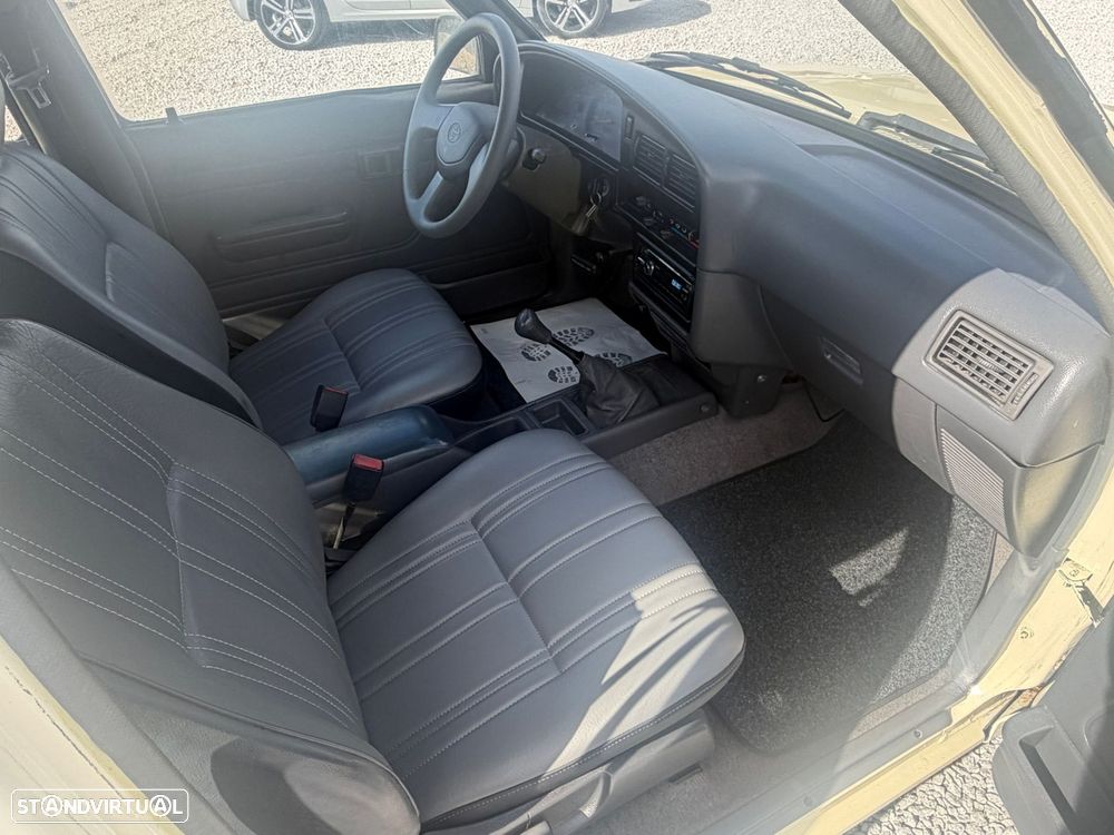Toyota Hilux 2.4D 5LUG Dir. Assistida - 11