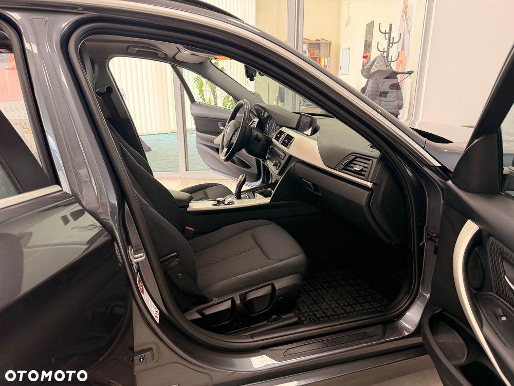 BMW Seria 3 - 33