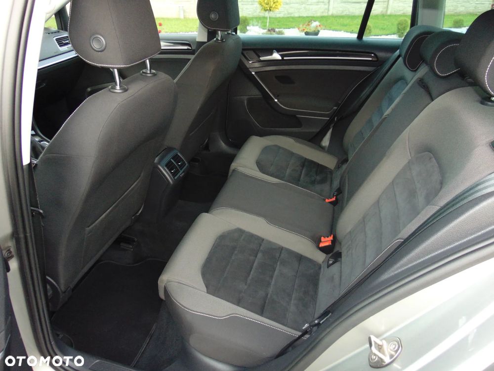 Volkswagen Golf - 10